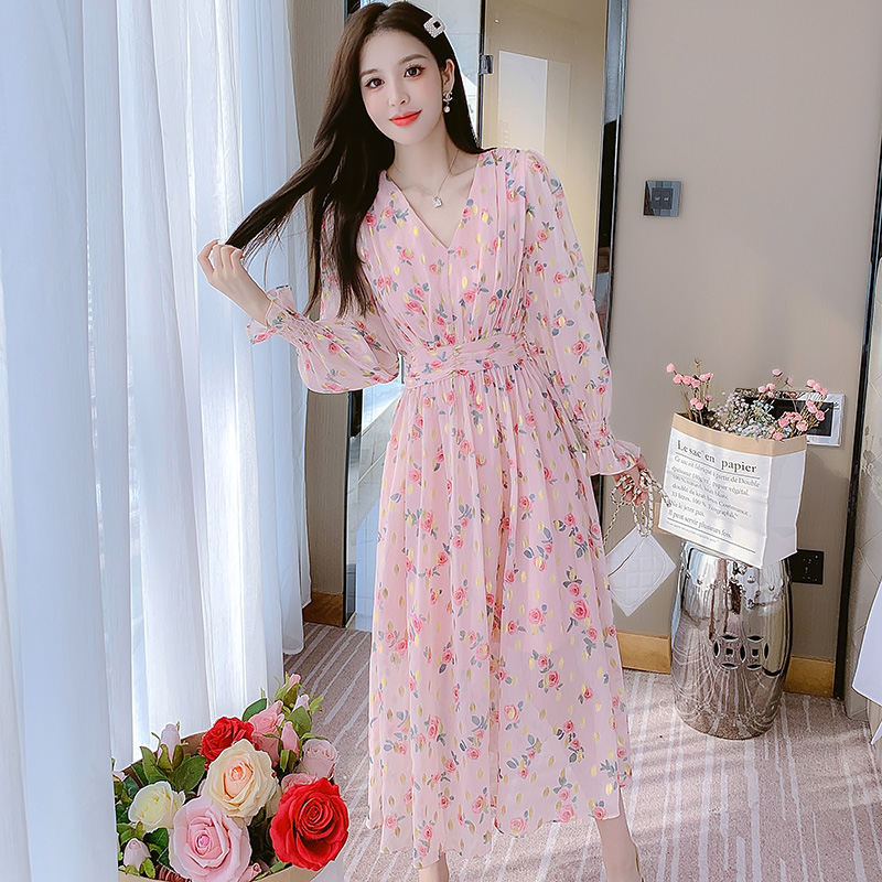 2024 Autumn V-Neck Lantern Sleeve Ruffle Dress with Botanical Print and Gold Accents - Image 2