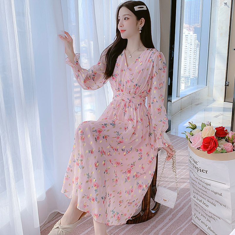 2024 Autumn V-Neck Lantern Sleeve Ruffle Dress with Botanical Print and Gold Accents - Image 4