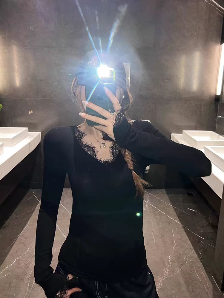 German Velvet Lace Spliced V-Neck Women's Slim Fit T-Shirt 2026 Summer